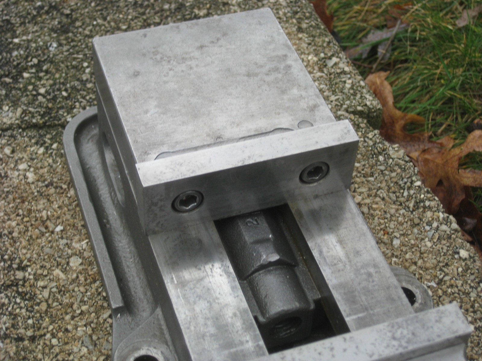 KURT ANGLOCK 4" MILLING MACHINE VISE - #D40