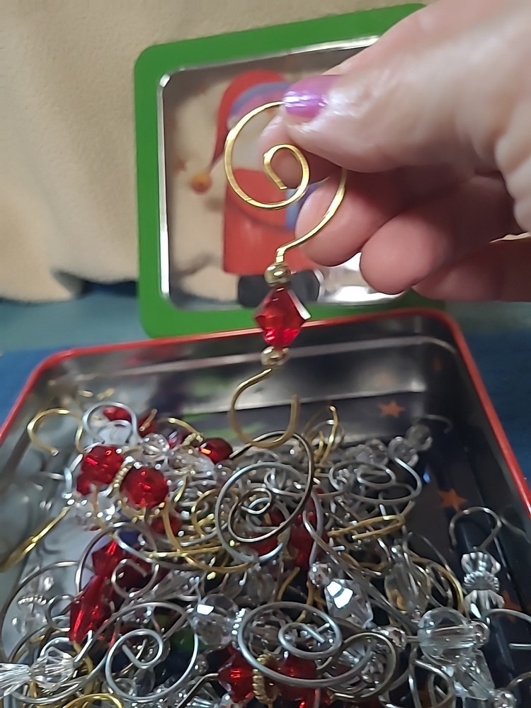 TIN WITH MANY CHRISTMAS HOOKS (BIN M)