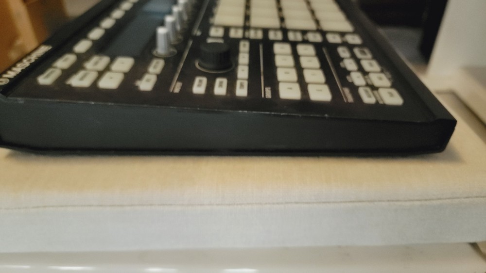 Native Instruments MASCHINE MK2 Black w/USB Cable – Power Tested Only.