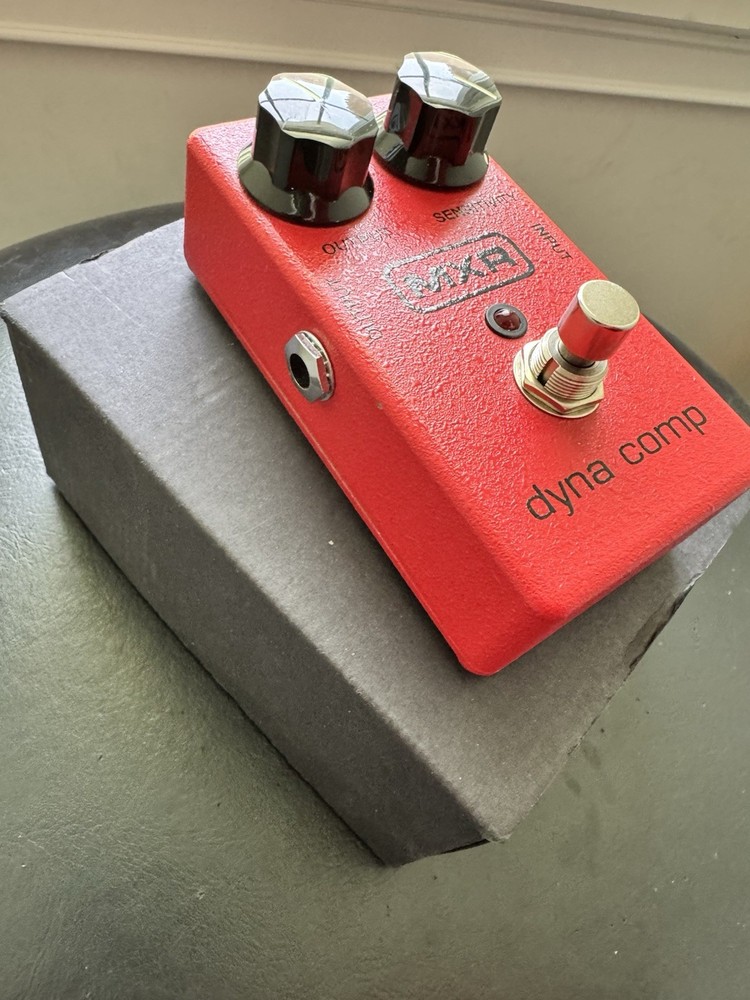 MXR M102 Dyna Comp Compressor Guitar Effects Pedal