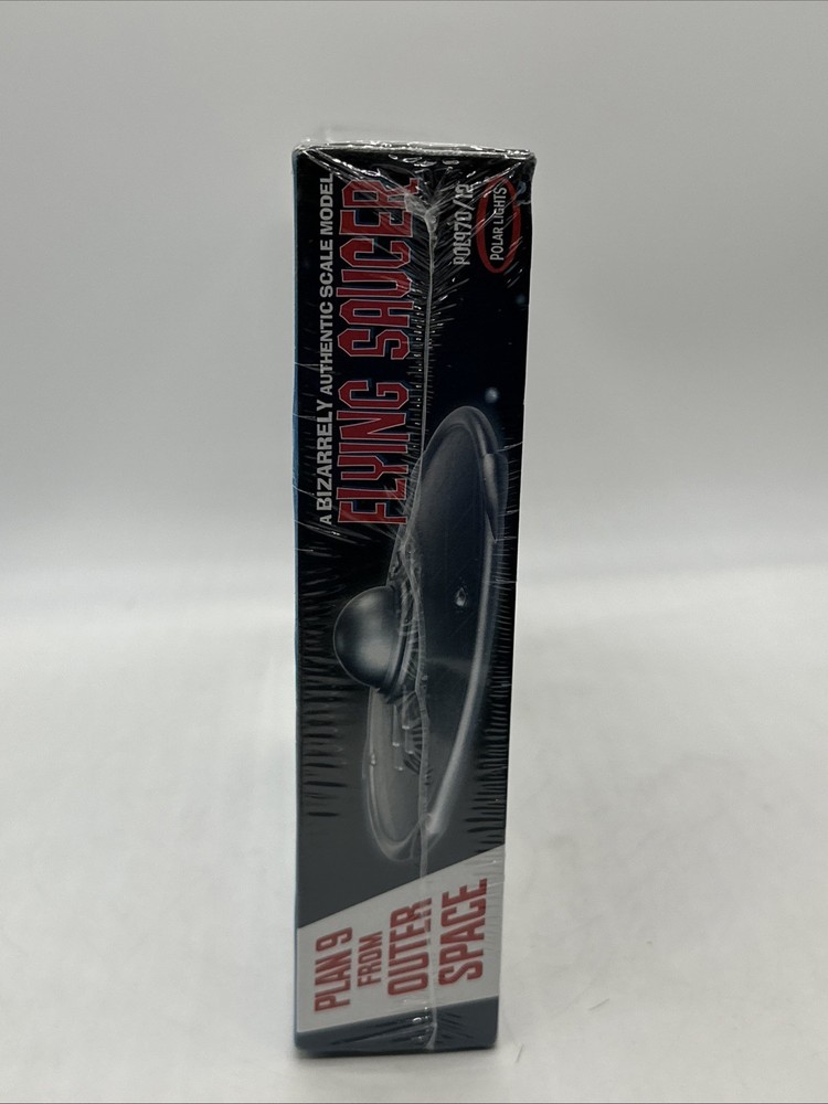 PLAN 9 FROM OUTER SPACE FLYING SAUCER POLAR LIGHTS MODEL KIT