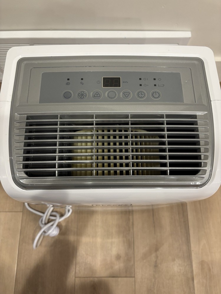 BLACK+DECKER BDT20WTB Console Dehumidifier 20 Pint White Digital Display Timer