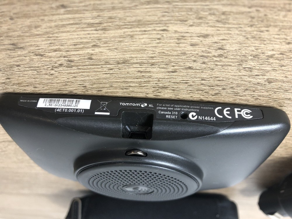 TomTom XL GPS N14644 Touchscreen GPS Tested With Case Bundle