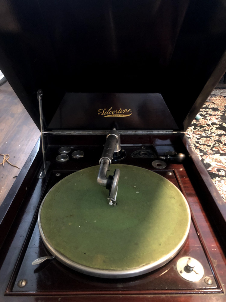 Vintage Silvertone Phonograph record player hand crank