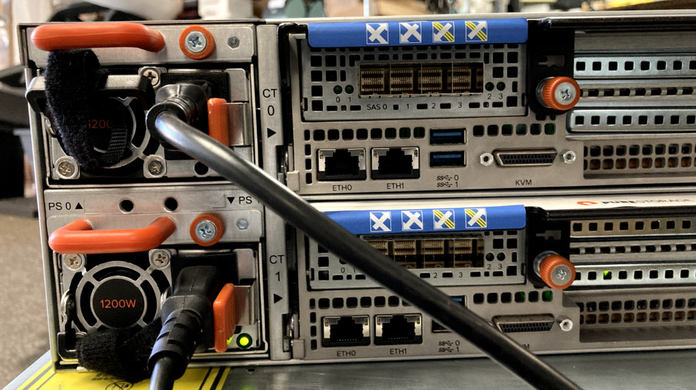 PURESTORAGE 2x FLASHARRAY X20-R2 CONTROLLER 2x Silver 4114 192GB RAM NO SSD