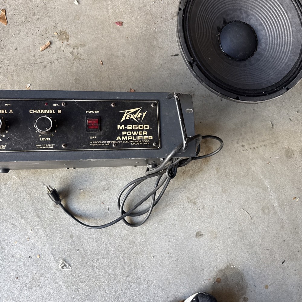 Peavey M2600 Mark Stereo Power Amplifier Powers Not Tested Missing Back