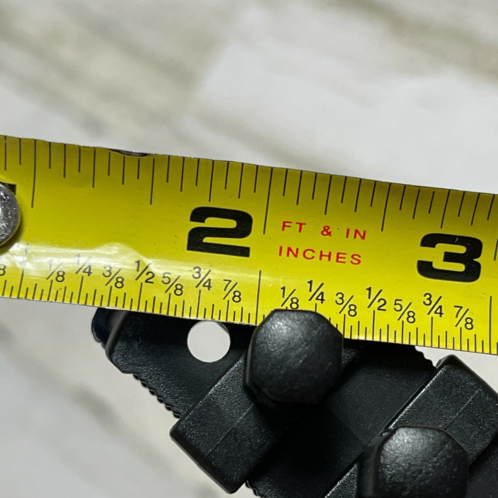 Ernst 3/8" Drive 8" Socket Organizer Rail with 9 Twist Lock Clips - Black