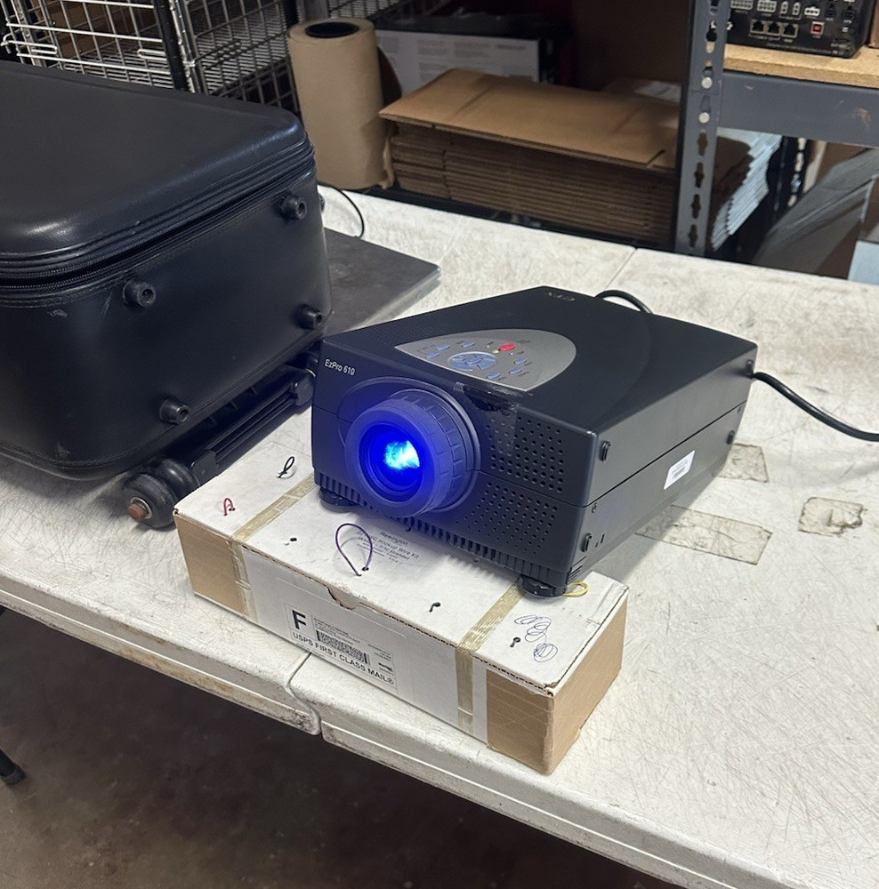 CTX EzPro 610 LCD Projector – Powers On, Case + AC Adapter Included