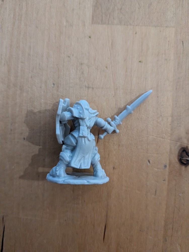 Reaper Bones 4 Female Human Paladin
