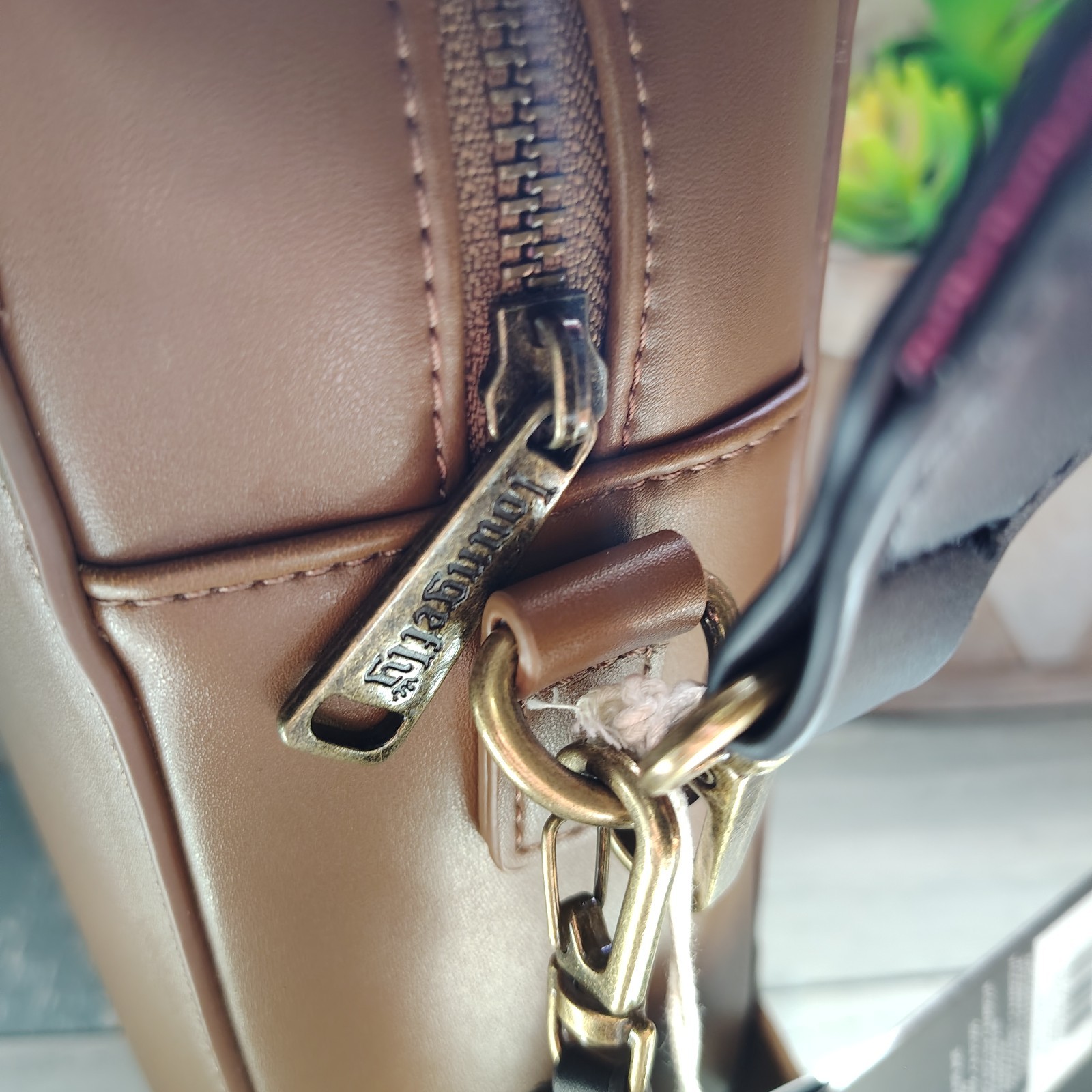 🏰🕰️Disney loungefly Haunted Mansion Clock Crossbody Glow In The Dark