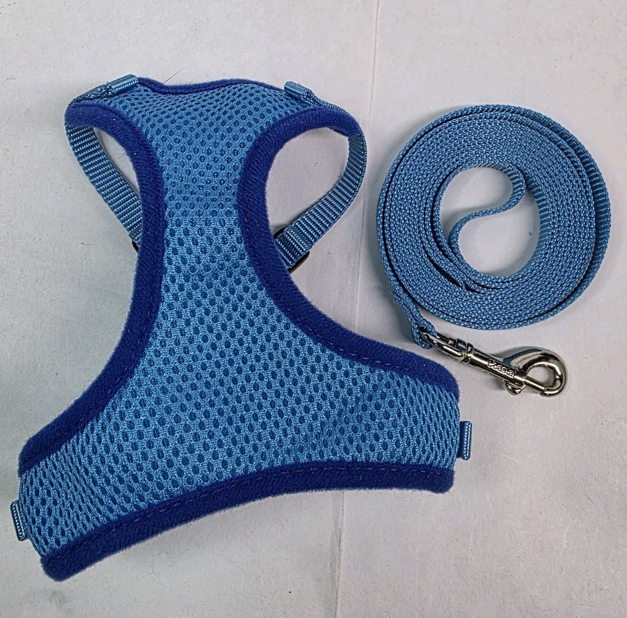 Adjustable Cat Harness W/Leash Blue One Sz Fits Most Adjustable Great Condition