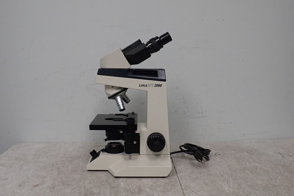 Leica ATC 2000 Binocular Microscope with 4x, 40x Achrom Objectives