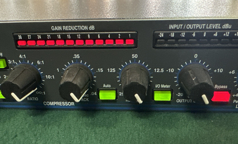 DBX 1066 Rack Mount Quad Compressor Limiter Gate DBX1066 2 Channel Used Tested