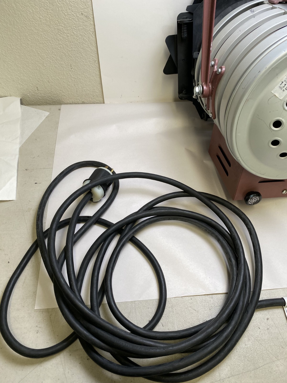 Mole Richardson 5291 2000W 8" Junior Cool Solarspot UNTESTED