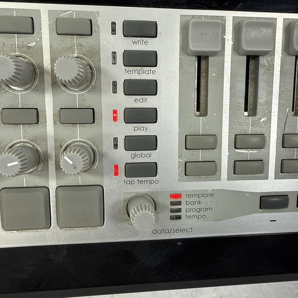 Novation Remote Zero SL Midi Controller ⚠️UNTESTED CRACKED SCREEN⚠️