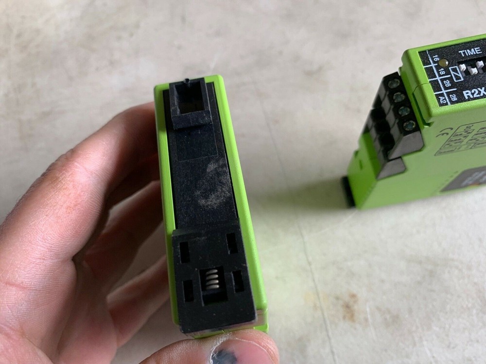 ONE (1) HELE R2X Time Function 24V 50/60Hz Quality Control (NNB)