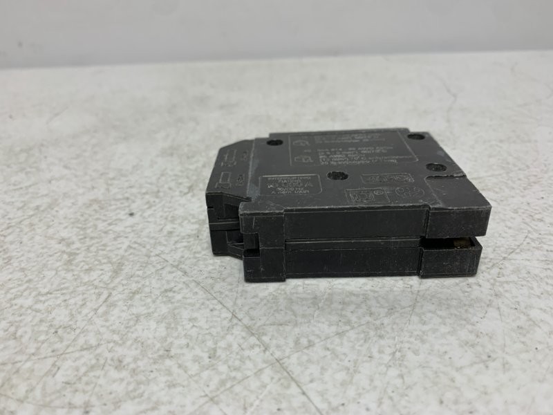 Square D HOMT2020 Circuit Breaker 20A 120/240V Tandem