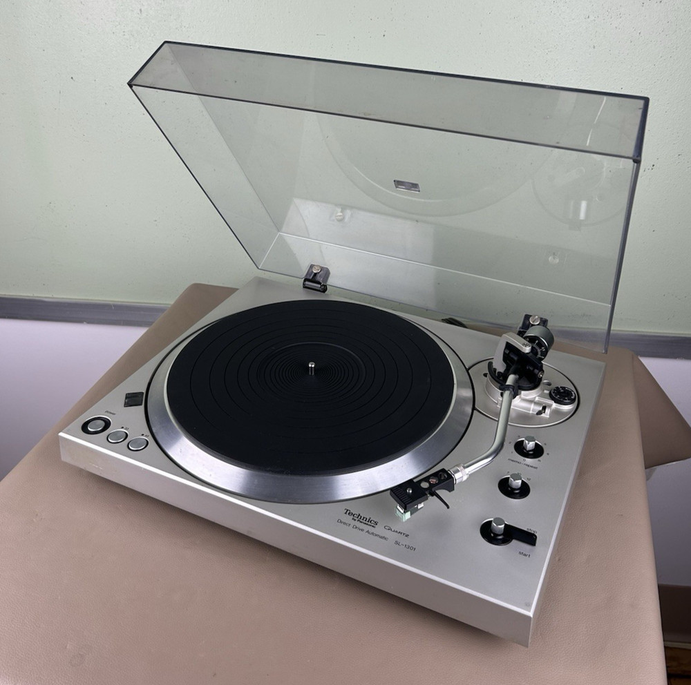 TECHNICS SL-1301 STEREO TURNTABLE