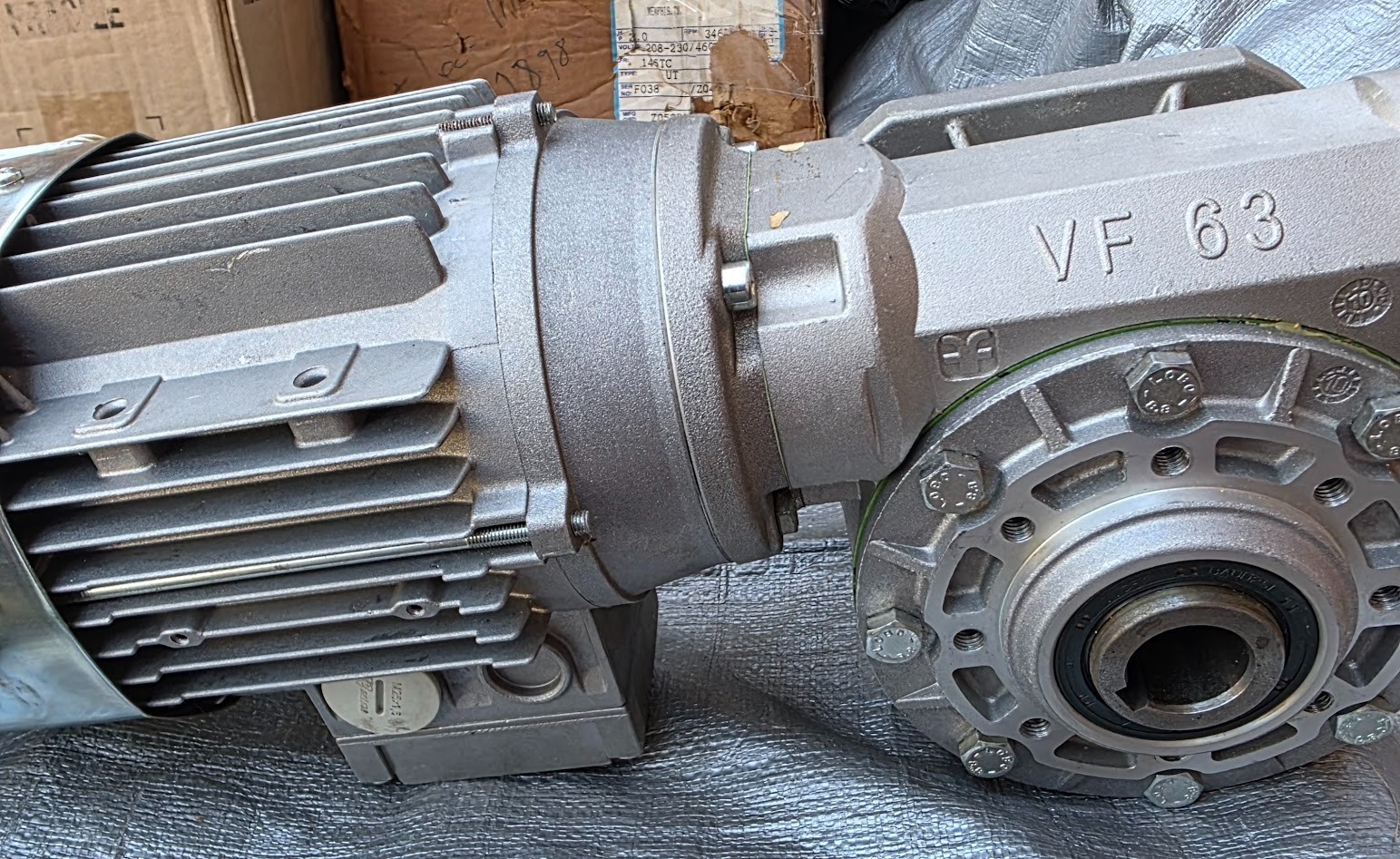 BONFIGLIOL RIDUTTORI VF63 All specifications are embosed on the motor.