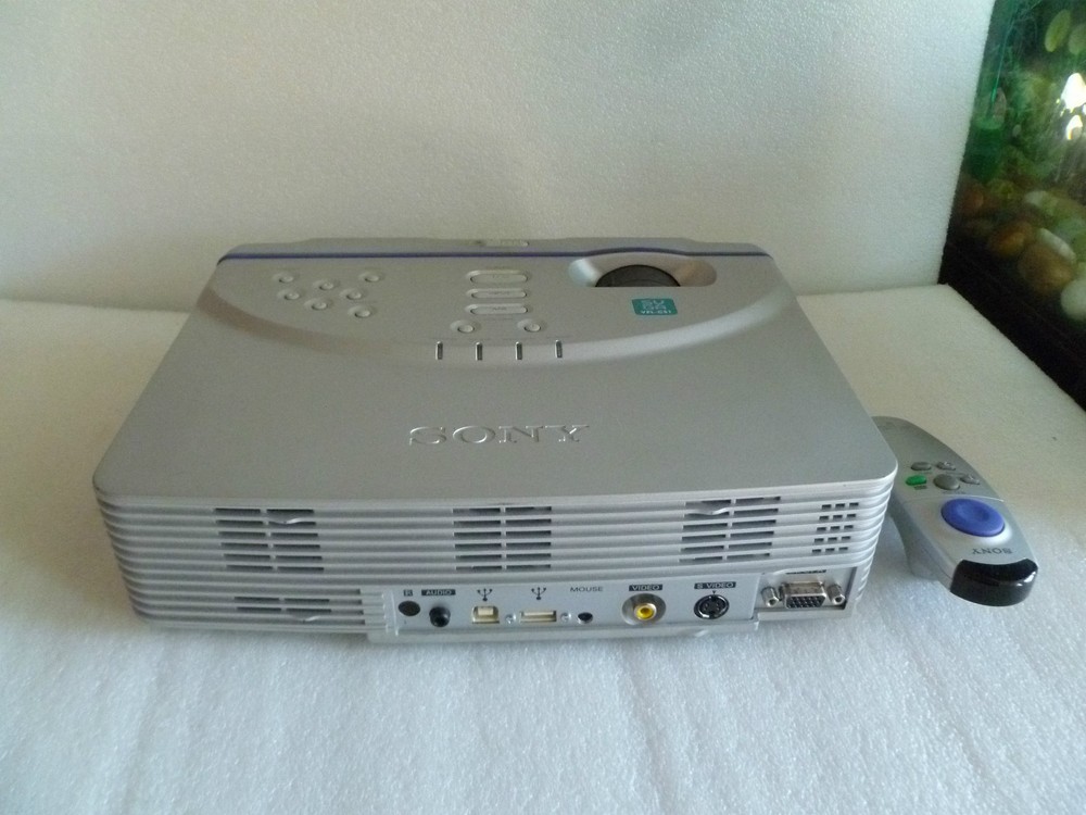 SONY LCD DATA PROJECTOR VPL-CS1