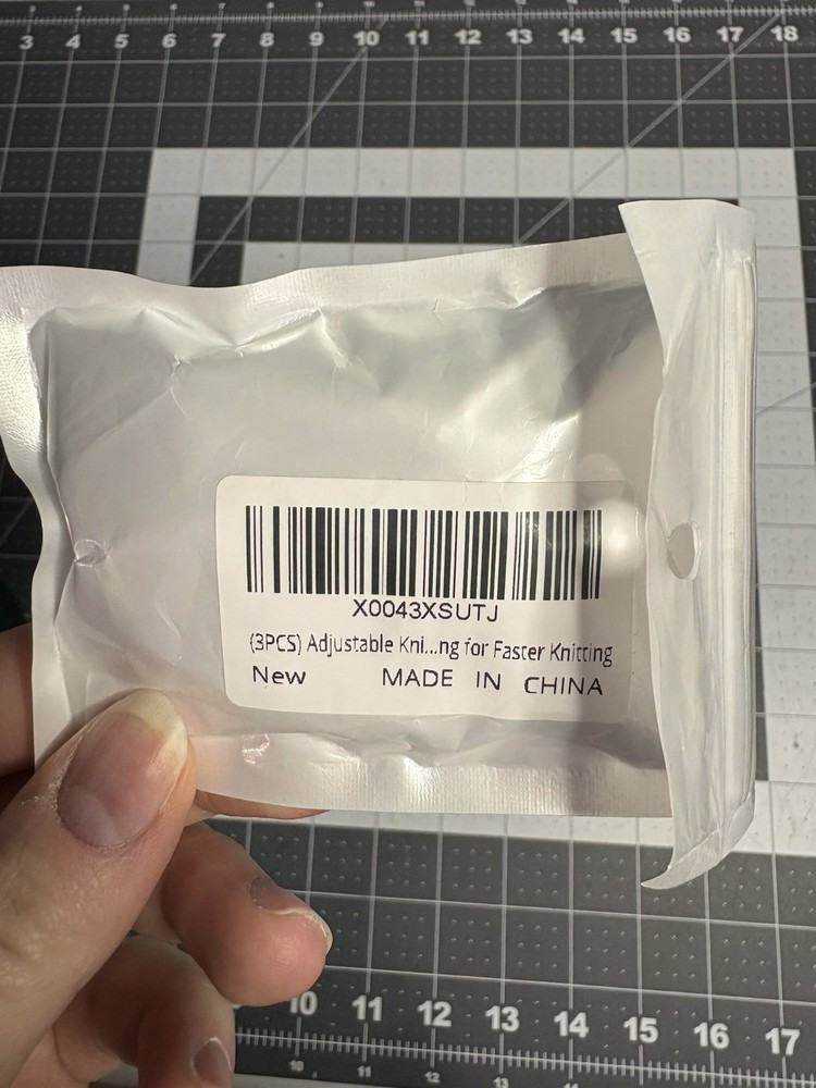 SwanLoop: Adjustable Knitting Loop Ring Set - Enhance Your Knitting Speed with S