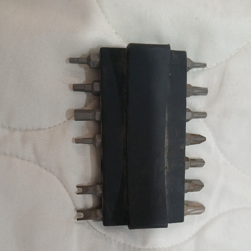 Husky screwdriver 13 pieces used