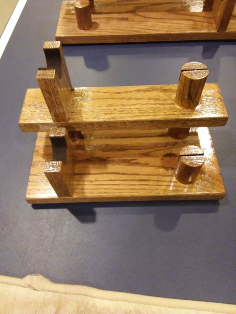 1--SOLID NORTHERN RED OAK DOUBLE KNIFE DISPLAY STAND