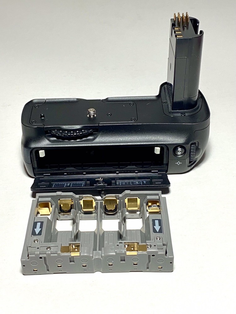 Nikon MB-D200 Battery Pack Multi Power Grip