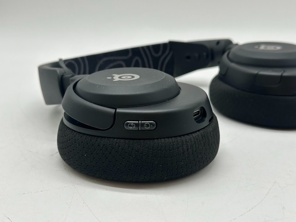 SteelSeries Arctis Nova 5 Wireless Multi-System Gaming Headset