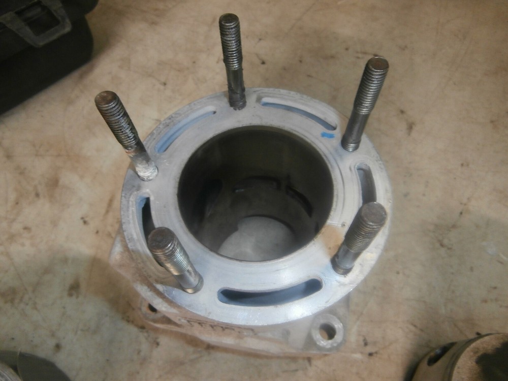 1998 V-Max 600 Tripple Cylinder and Piston