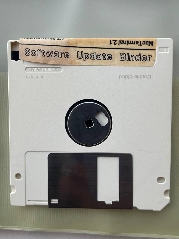 Original Apple internal Macintosh software update floppy disks & docs 1986