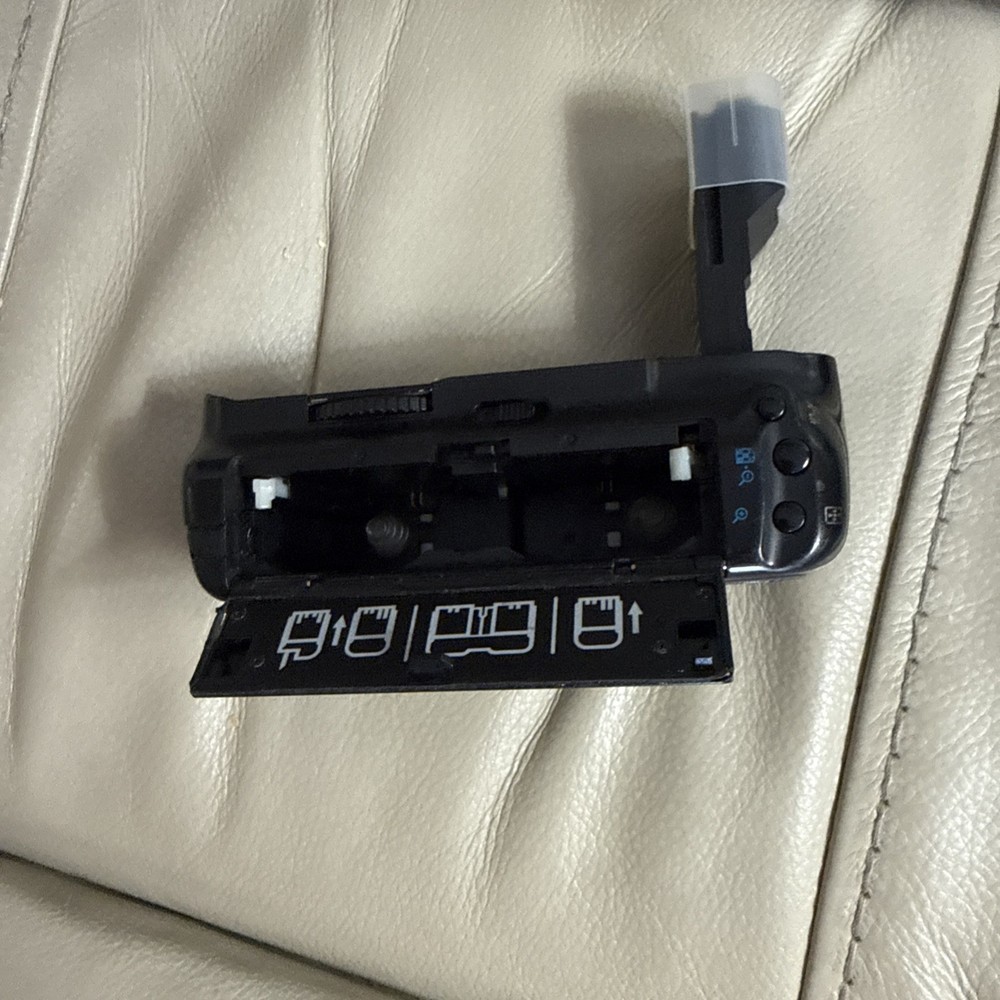 Genuine Canon BG-E7 Battery Grip for 7D