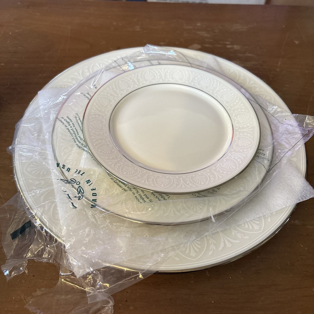 Lenox China Courtyard Platinum 5 Piece DINNER Place Setting - NWT