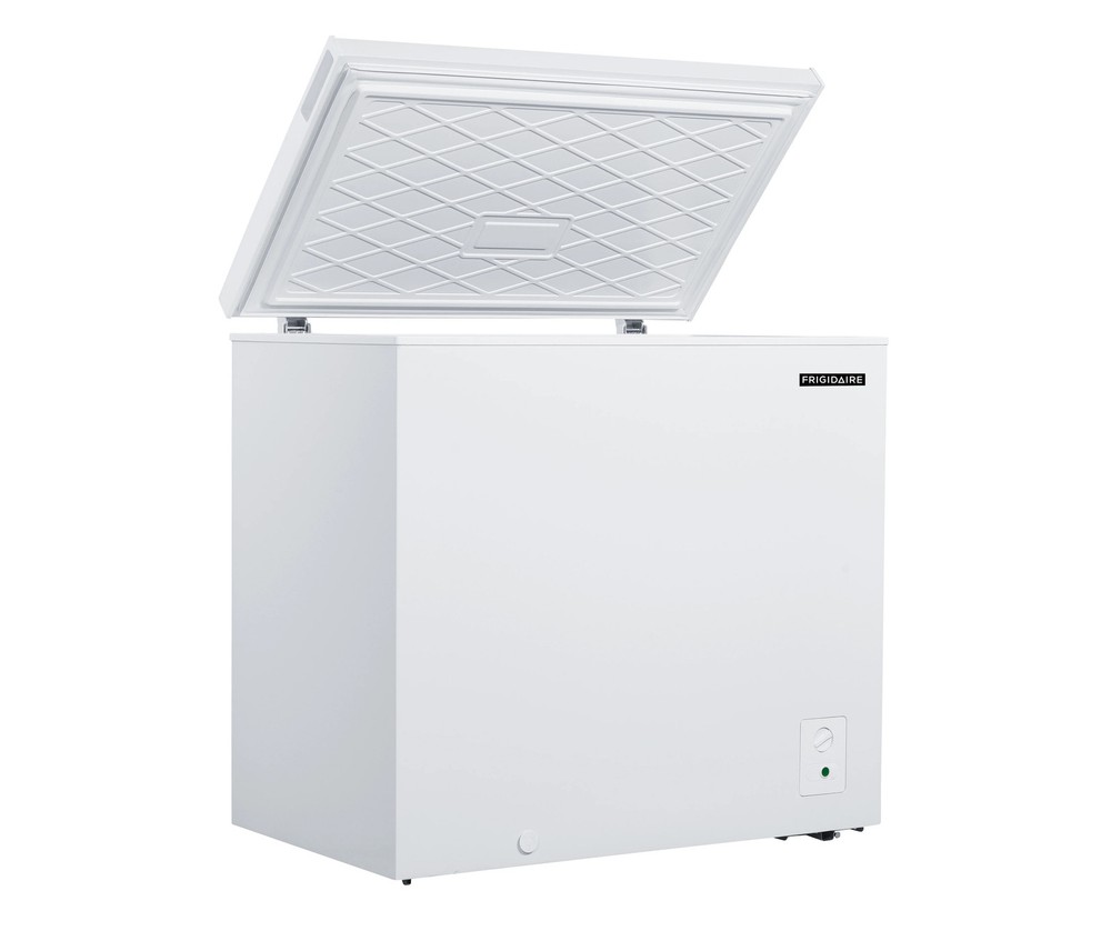 Frigidaire 7.0 Cu ft Chest Freezer White EFRF7003