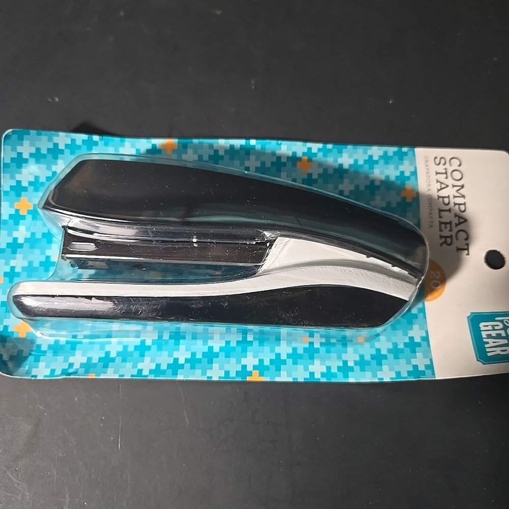 Pen+Gear Desk Stapler 20-Sheet Capacity Black Compact Stapler