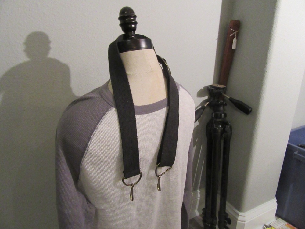 Nice Used Non-Hippie Boring Solid  Camera Strap Looks Nice Good Condition