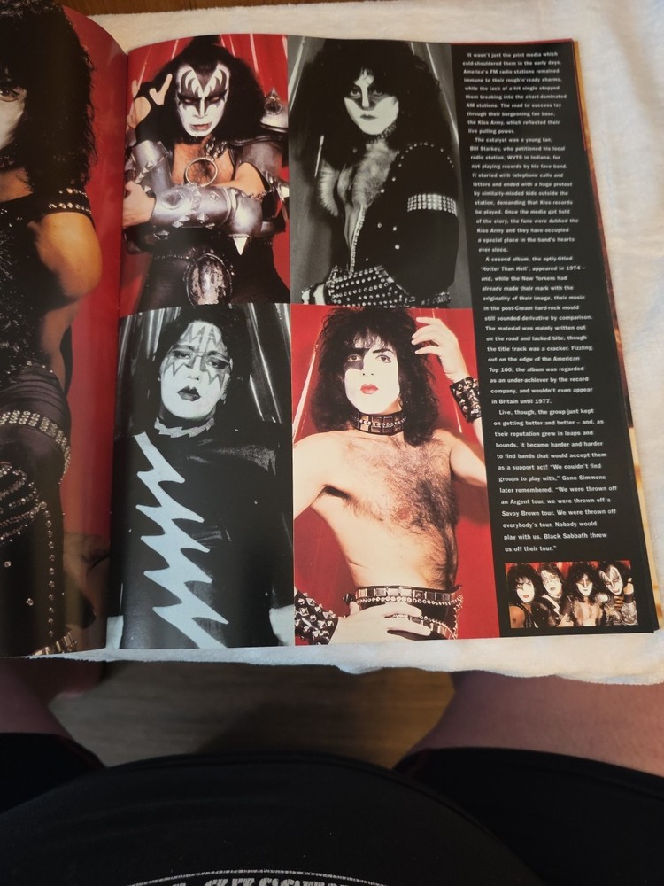 KISS LIVE SIGNED BY GENE SIMMONS MAGAZINE UK IMPORT, 1996