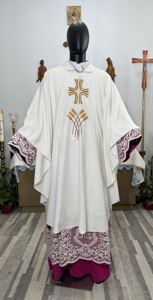 WHITE COLLARED VESTMENT CHASUBLE & STOLE