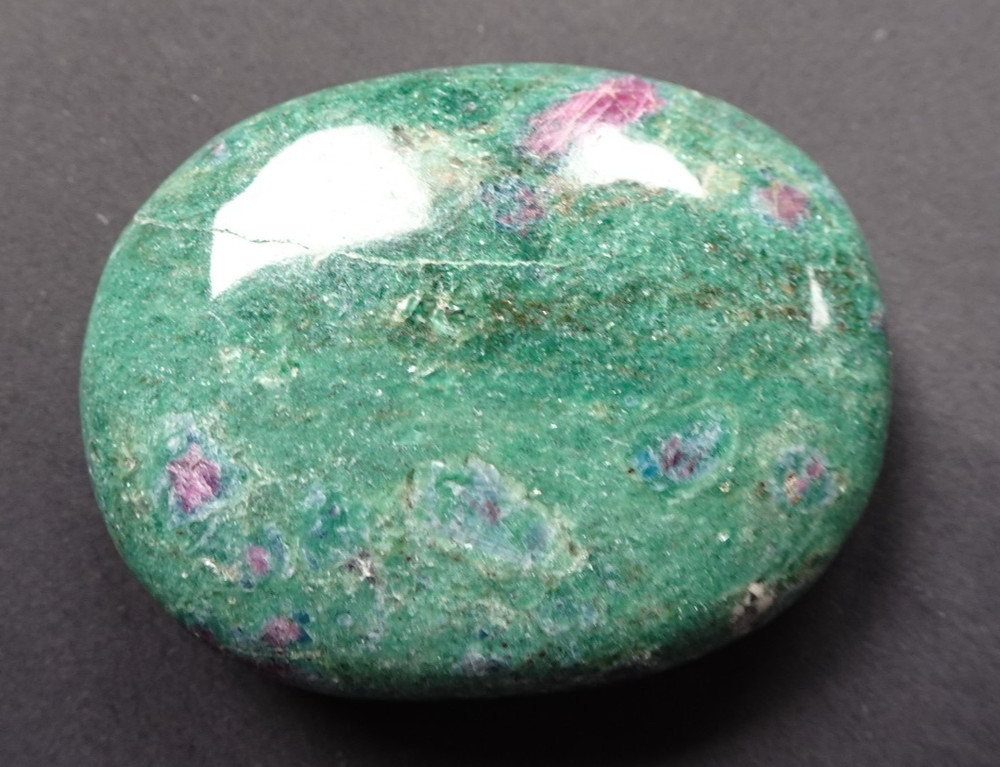 Ruby Fuchsite Palmstone - India sc1002