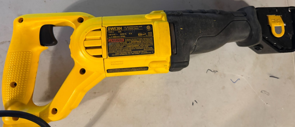 DEWALT 10 Amp Corded Variable Speed Reciprocating Saw