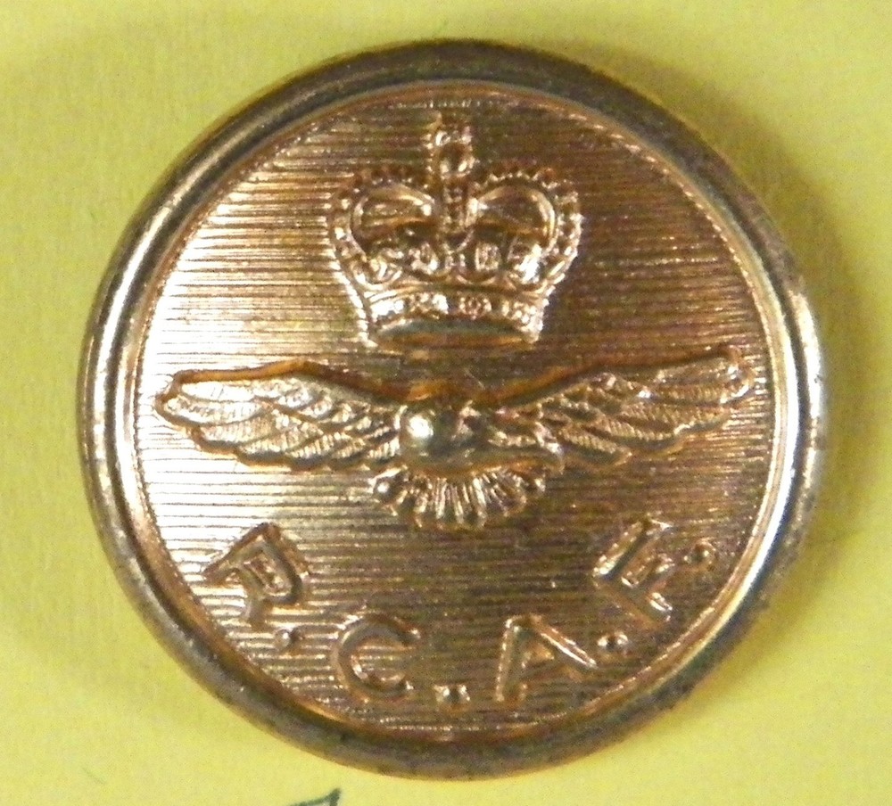Bb ROYAL CANADIAN AIRFORCE UNIFORM BUTTON Medium