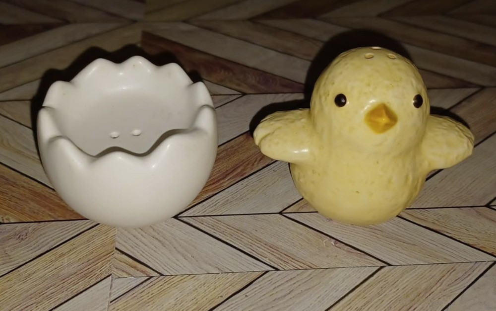 Chick & Egg Stacked Salt & Pepper Shaker Set Easter