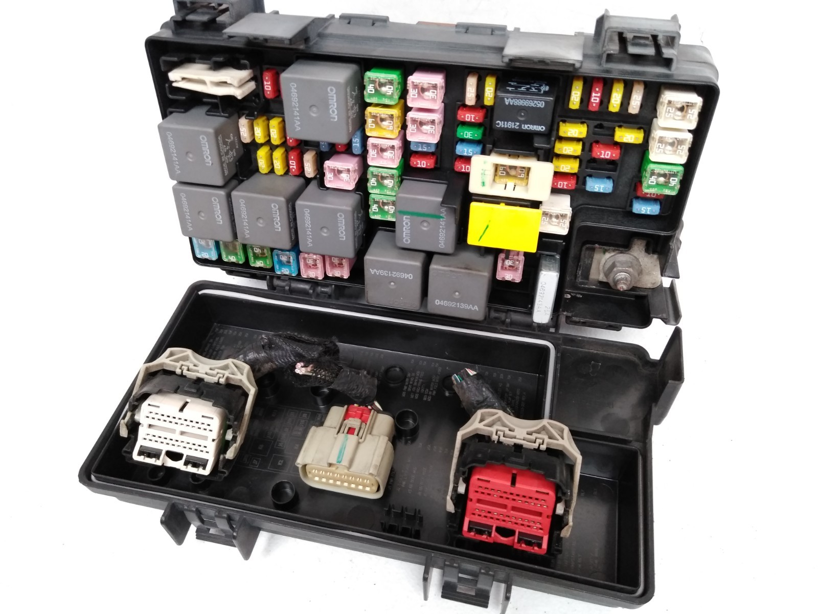 56049720AR Chrysler 2008 2009 Town & Country Fuse Box Engine Bay TIPM OEM B2