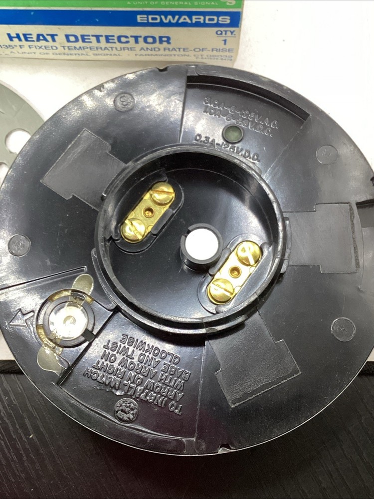 EDWARDS 281B HEAT DETECTOR 135° Fixed Temperature