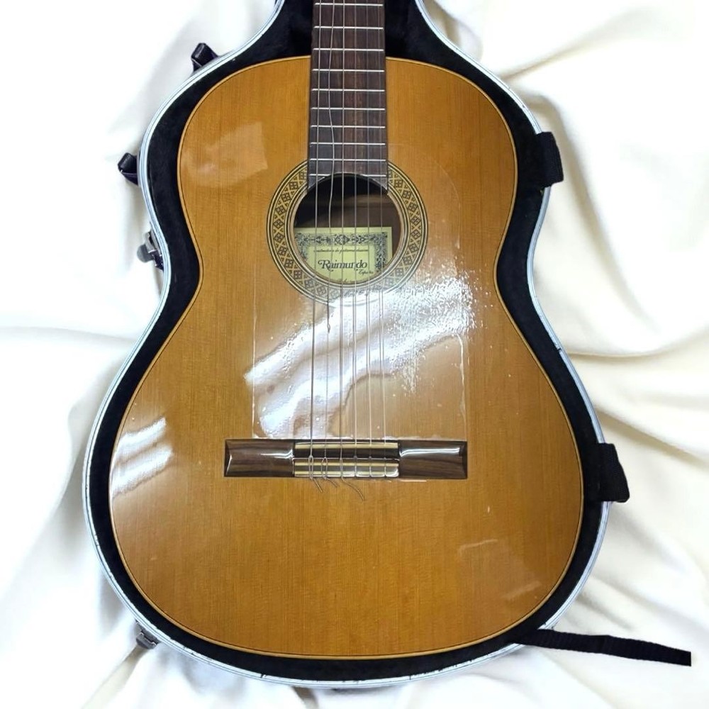 Raimundo 118C Classical Guitar With Hard Case, Used