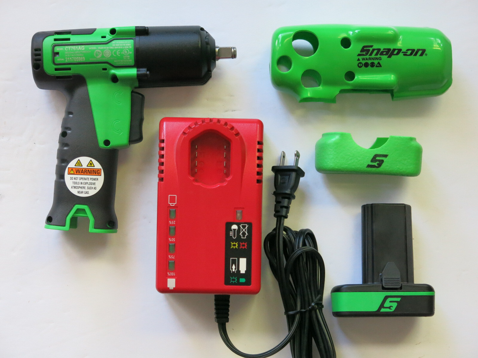 Snap-On CT761 CT761AG Impact Wrench 3/8" 14.4v Cordless Battery & Charger Set