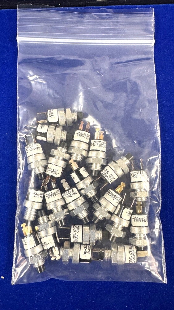 Grayhill 30-3UL Momentary Pushbutton Switch SPST NO Panel Mount 5A 120VAC =20 PC