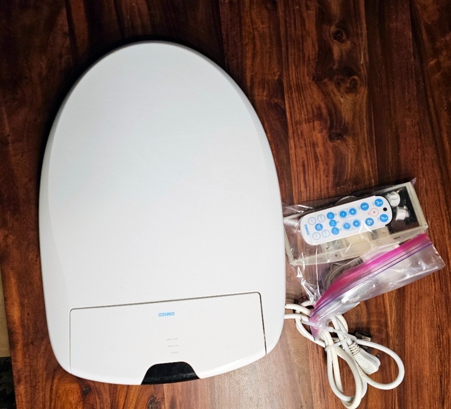 The Omigo Bidet Toilet Seat - Elongated White Model: CMAO-EW USED