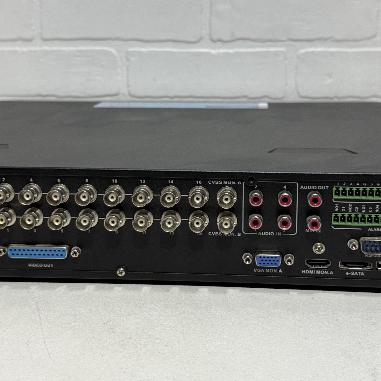 Bosch DIVAR 5000 - 16A200 Digital Video Recorder 16-Channel DVR