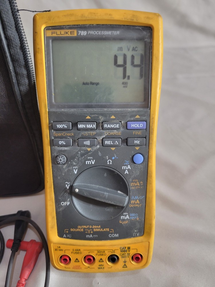 Fluke 789 ProcessMeter Process Calibrator with Test Leads and Carry Case